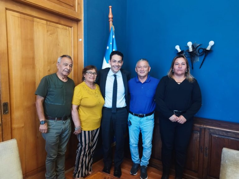 Reunión sostenida entre nuestro gobernador Cristóbal Julia y directiva Unión Comunal Las Compañías dando la bienvenida y tocando diferentes temas como proyectos sociales, infraestructuras, PMU etc.
